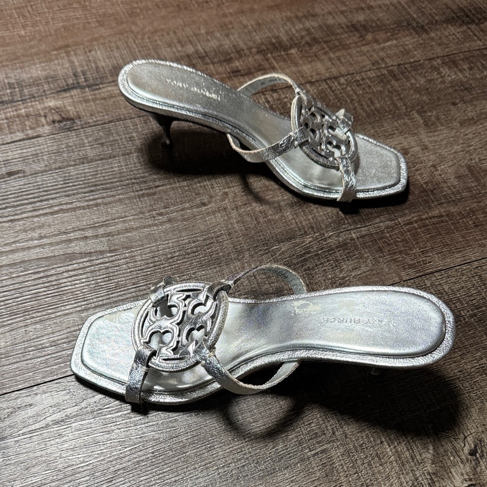 Tory Burch Miller Bombé Low Heel Sandals in metallic silver leather - Picture 12 of 13